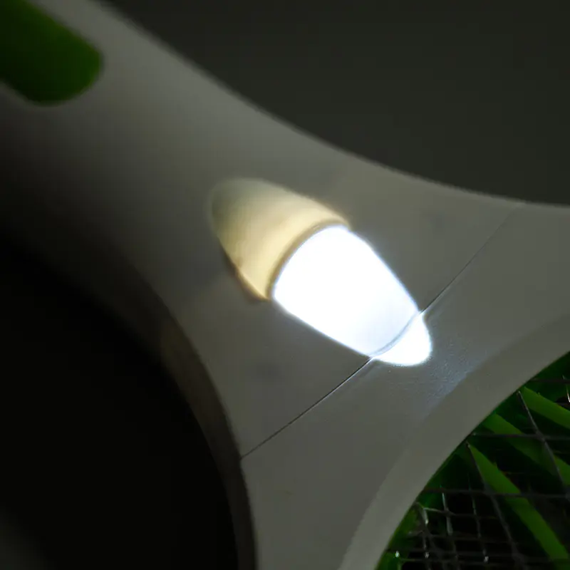 FF-988 1200 mAh ladattava litiumakku LED-valolla, monitoimisella sähköisellä hyttyshävittäjällä FF-988 1200 mAh ladattava litiumakku LED-valolla, monitoimisella sähköisellä hyttyshävittäjällä