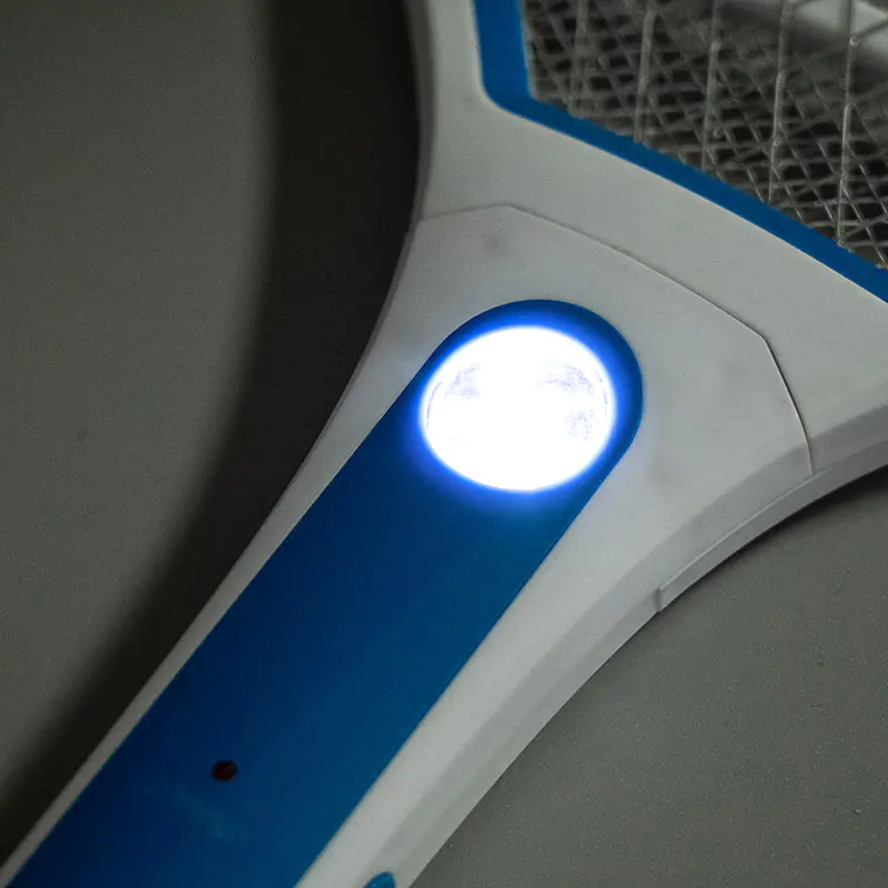 FF-002 3-värinen LED-lyijyakku 400 mAh ja sähköinen hyttysswatter FF-002 3-värinen LED-lyijyakku 400 mAh ja sähköinen hyttysswatter